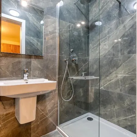 Апартаменты A Beautiful, Brand New 2br In St Pauls By 360 Estates