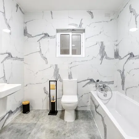 Апартаменты A Beautiful, Brand New 2br In St Pauls By 360 Estates